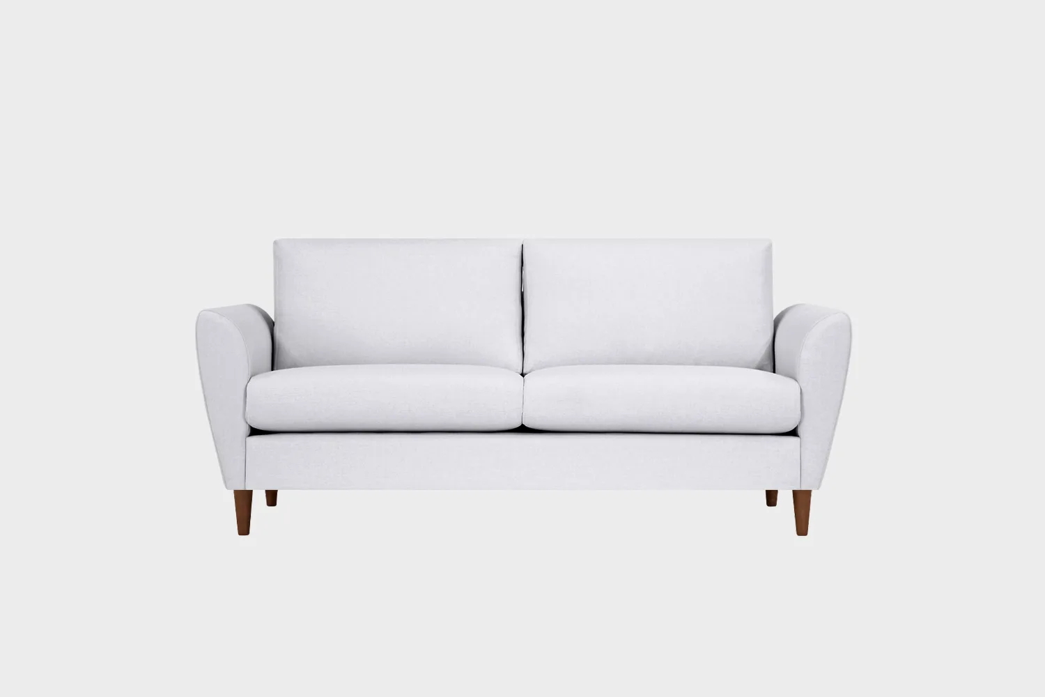 KUURA-sohva-2-5ist-180x85cm-stark607-pahkina-Finsoffat Leveämpi 2 hengen Kuura-sohva vaalean harmaalla kankaalla verhoiltuna ja jalkoina pähkinän väriset puujalat kuvattuna suoraan edestäpäin harmaata taustaa vasten.