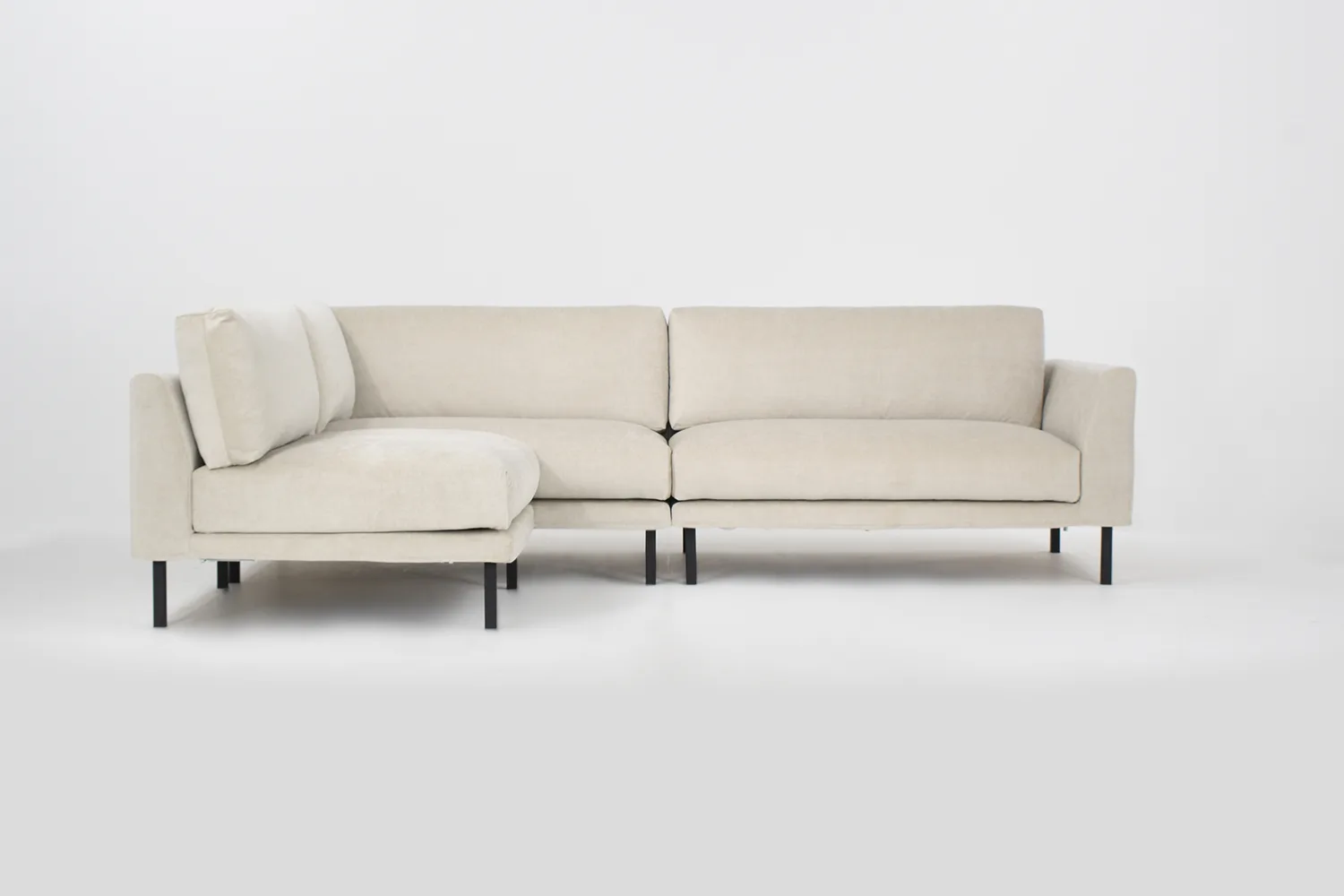 Duo modulisohva Velvety kankaalla verhoiltuna, tuotekuva edestäpäin kuvattuna.