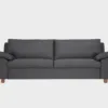 3-istuttava-sohva-NEMO-230x90-Das52darkgrey-pähkinä-Finsoffat Tumman harmaa kolmen istuttava Nemo-sohva 10 senttimetriä korkealla ruskealla puujalalla.