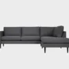 Avokulmasohva-Tuohi-DO-244x206-Das52DarkGrey-wenge-Finsoffat Tummanharmaa tuohi avokulmasohva, jossa divaani oikealla puolella ja mustat puujalat.