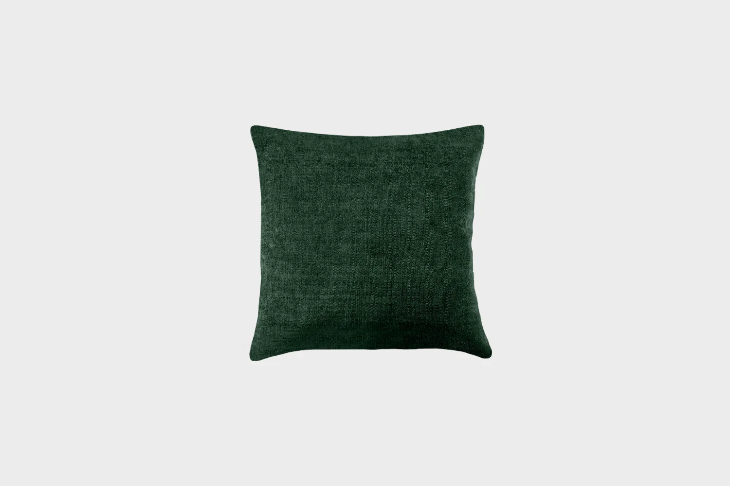 koristetyyny-50x50cm-velvety38forest-finsoffat Vihreä koristetyyny, joka on 50 senttimetriä korkea ja 50 senttimetriä leveä.