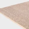 Beige VM Carpet Hattara matto. Lähikuva maton kulmasta, josta näkyy kanttaus ja maton materiaali.