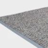 VM-Carpet-Tweed-76-aqua Aqua VM Carpet Tweed matto. Lähikuva maton kulmasta, josta näkyy kanttaus ja maton materiaali.