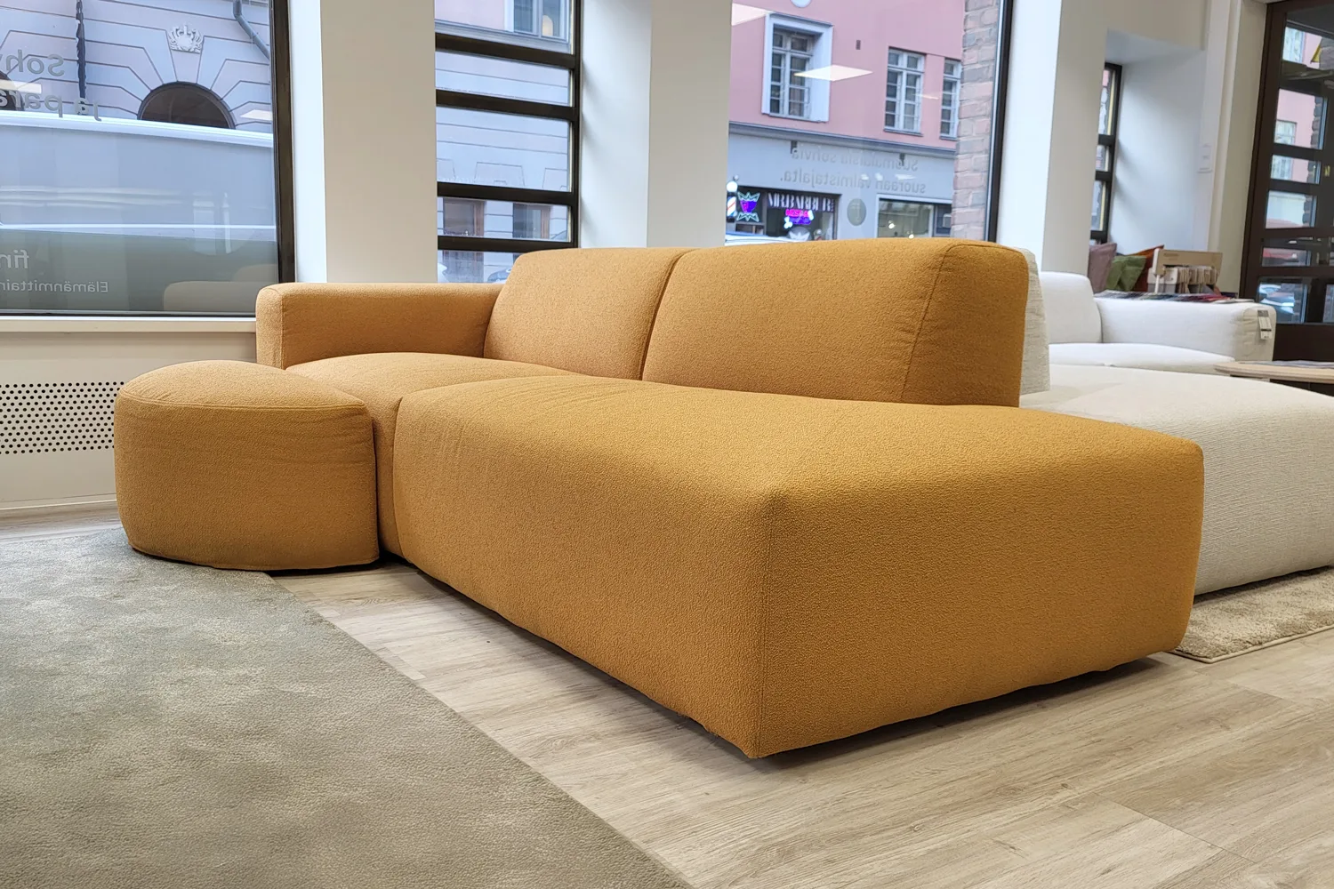 boho-avodivaani-ja-rahi-bond-20-mallikappale-viisto-finsoffat