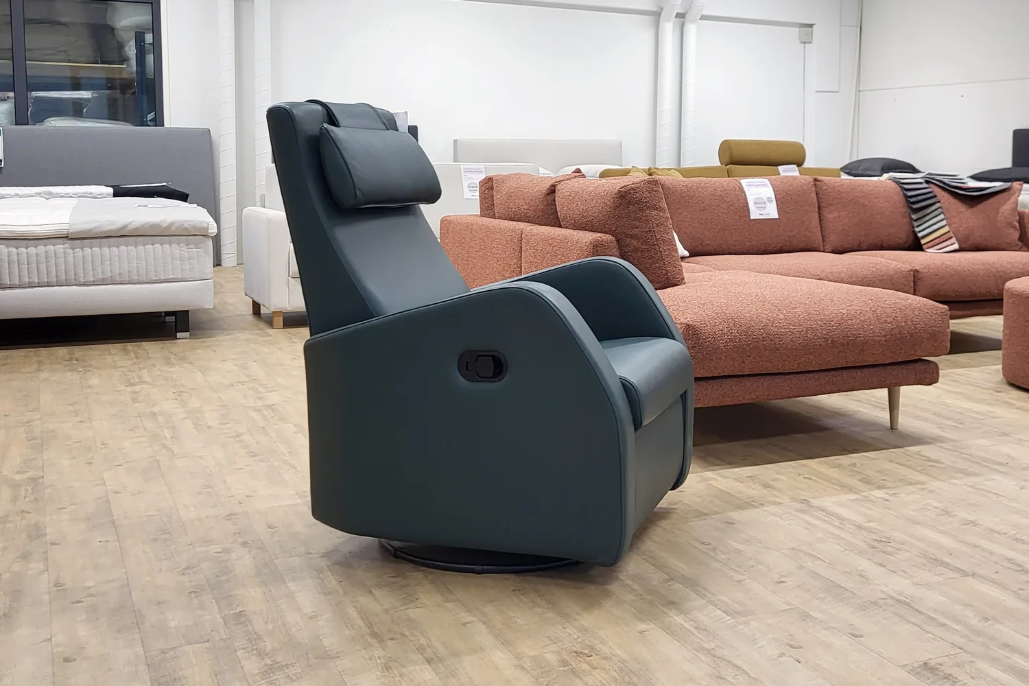 F10-recliner nahkainen mekanismituoli, Labrador 1262, Mallikappale